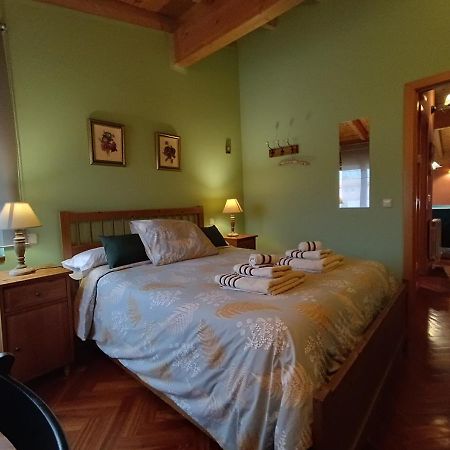 Cuarenta Y Ocho Luces Guest House Burgos Exterior photo