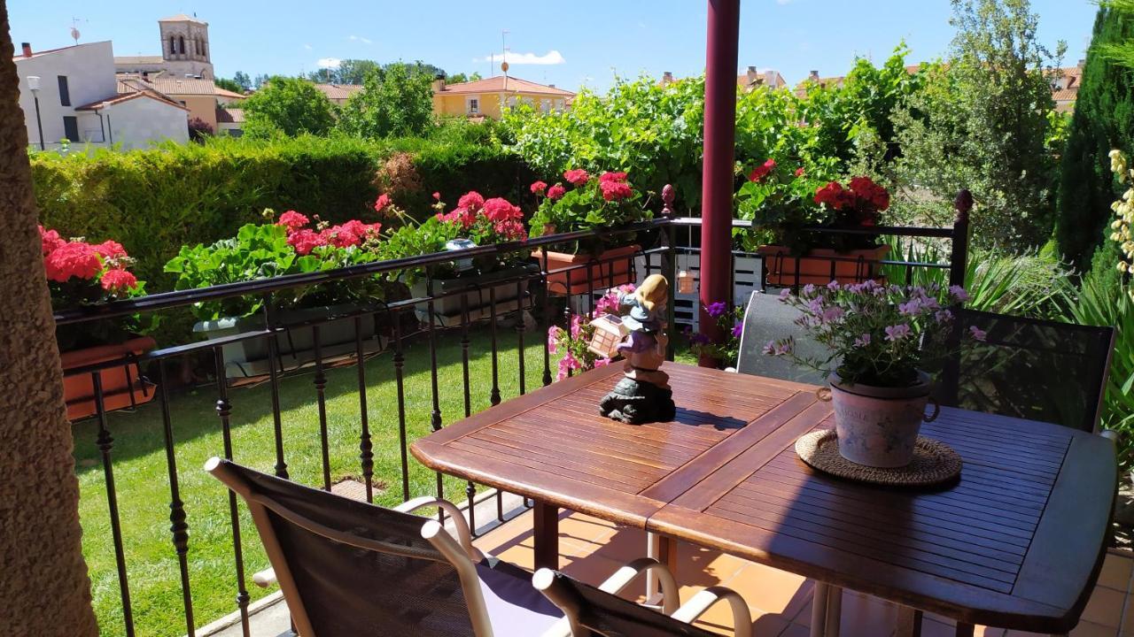 Cuarenta Y Ocho Luces Guest House Burgos Exterior photo