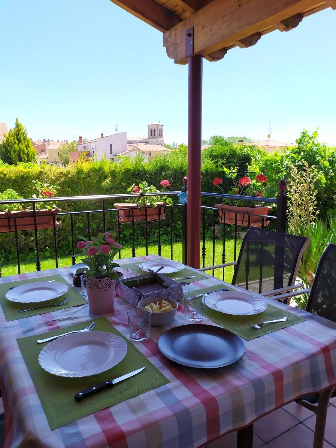 Cuarenta Y Ocho Luces Guest House Burgos Exterior photo